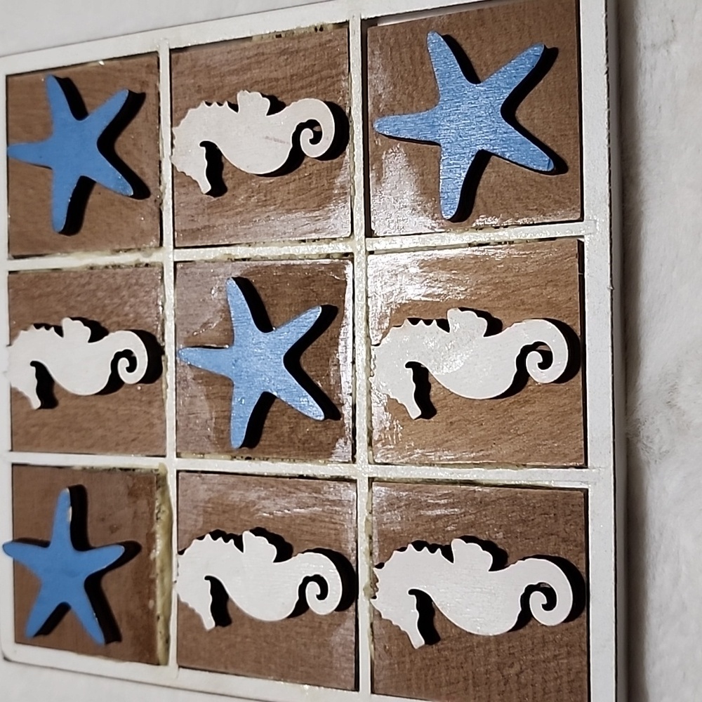 SEAHORSE AND STARFISH WALL HANGING.